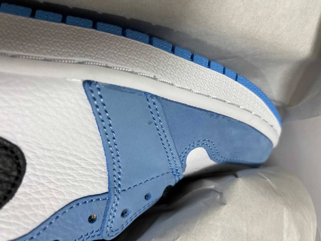 今回の　Jordan 1 、スニダンで4足買ったんですけど、ほとんどのりが漏れて