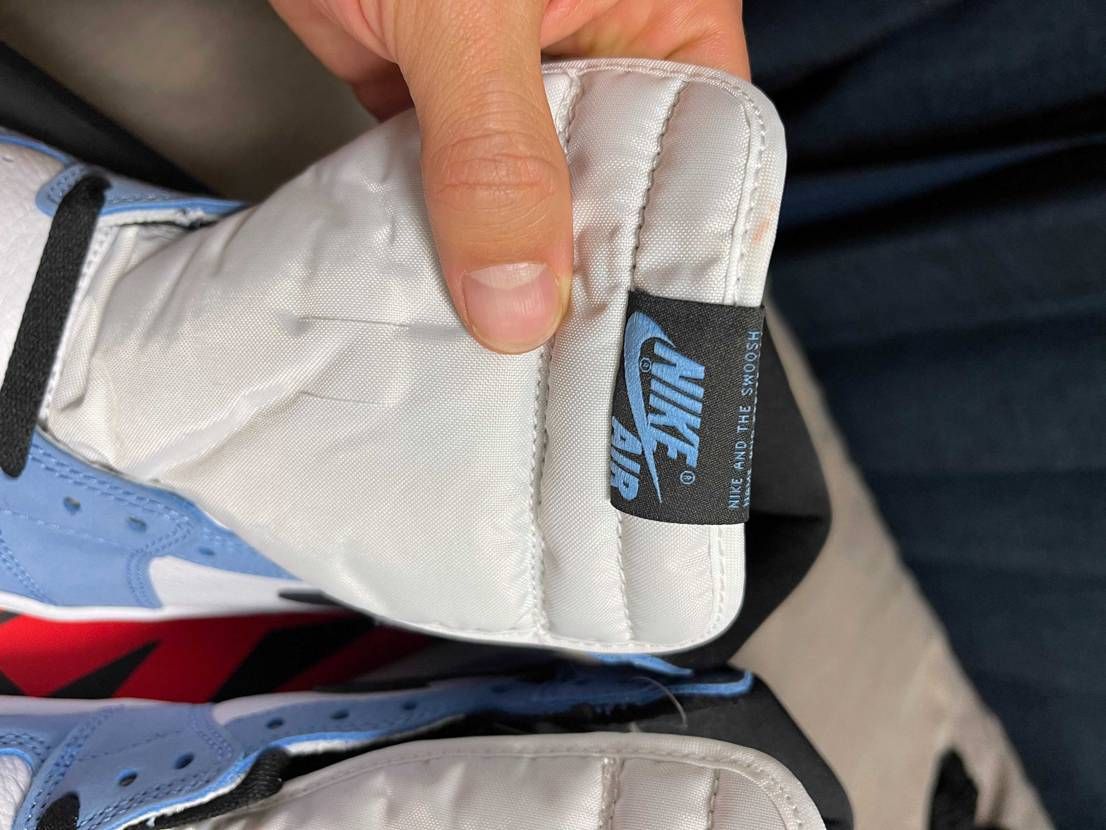 スニダンで購入したのに、普通にとれない汚れが付着、、、
今回沢山売れてるから、