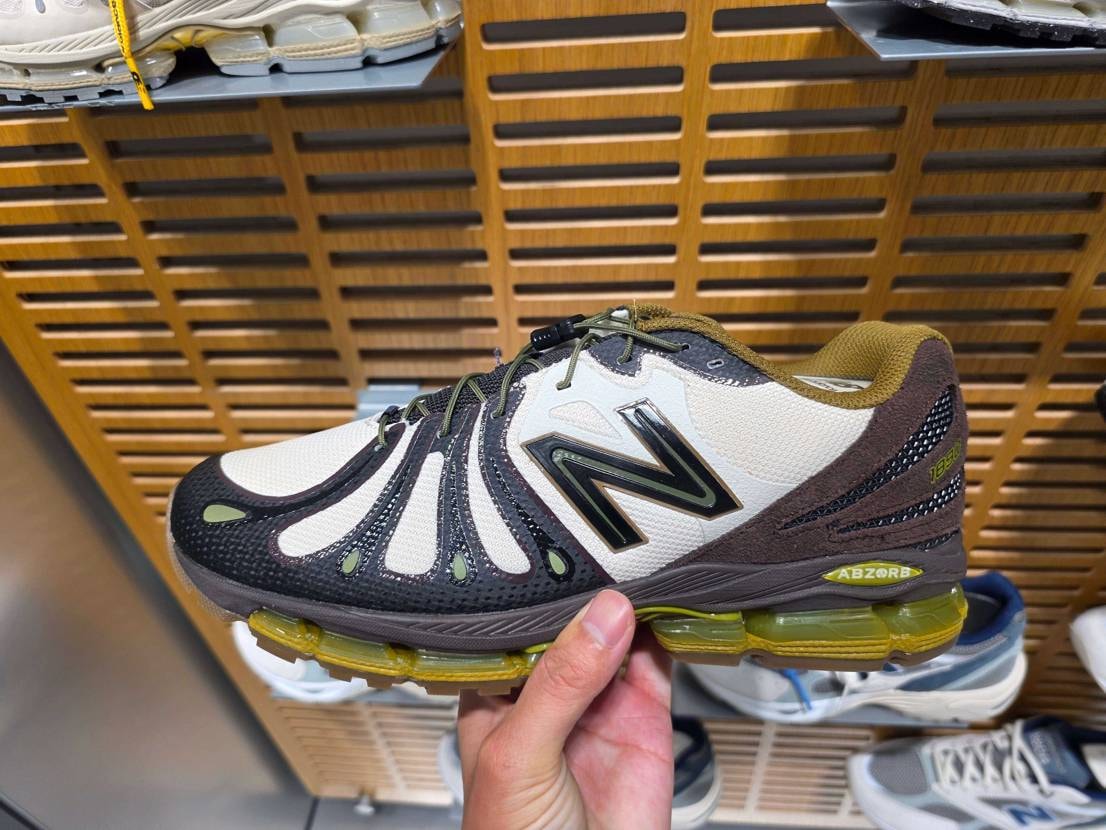 このカラーめちゃくちゃ良い😍😍😍
32000円と日本と比べ