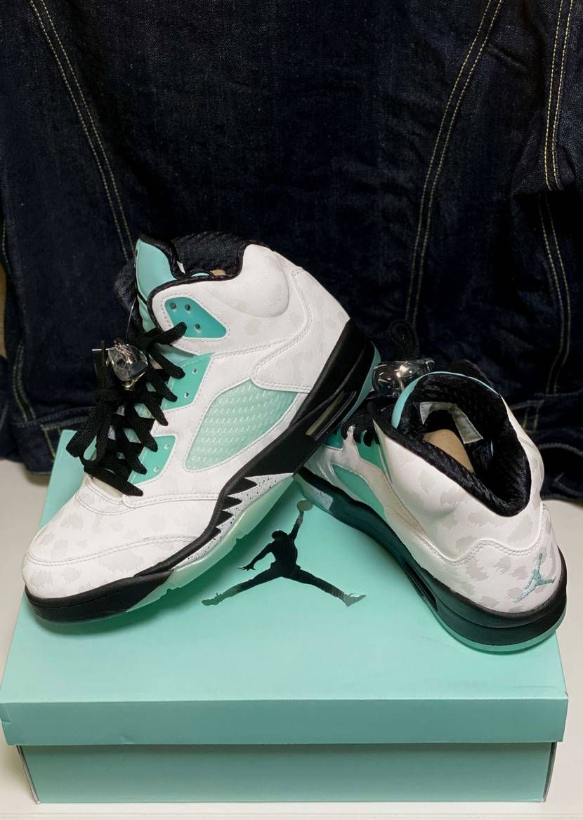 先日のNIKEリストックで購入。本日到着しました。
鮮やかな