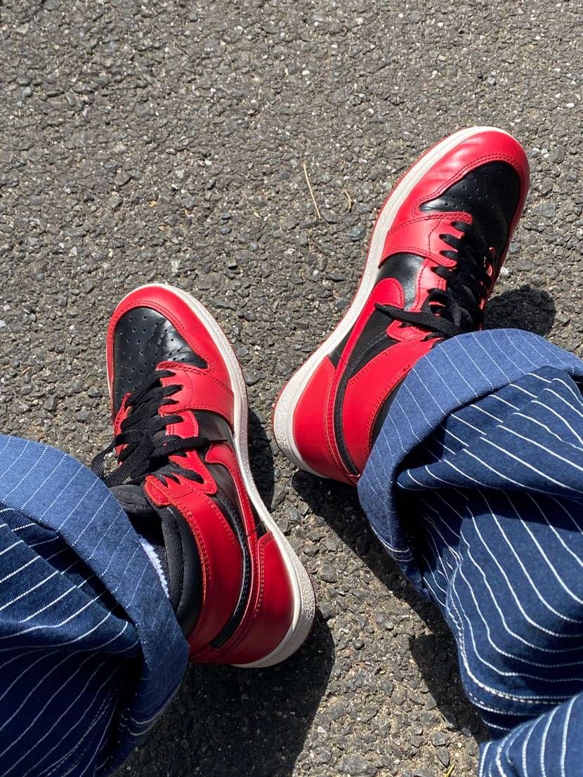 朝の犬散歩。
AJ1は夏でも暑くないから年中履けますね。