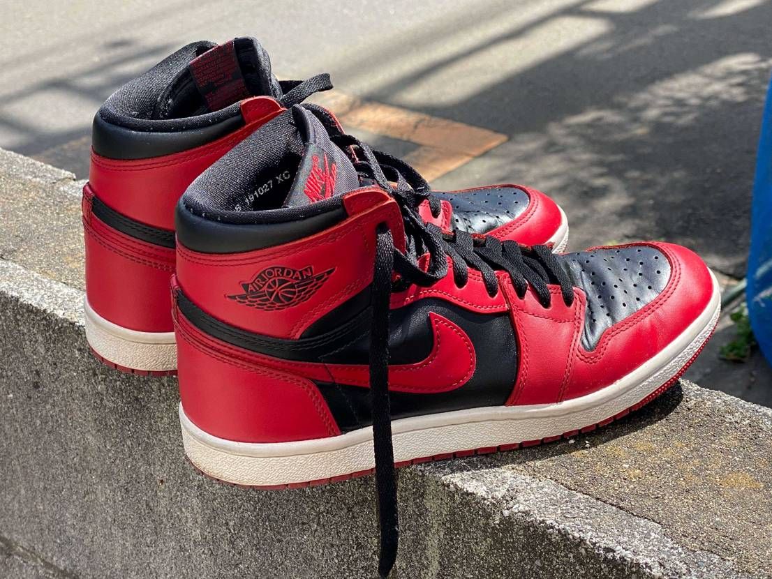 朝の犬散歩。
AJ1は夏でも暑くないから年中履けますね。