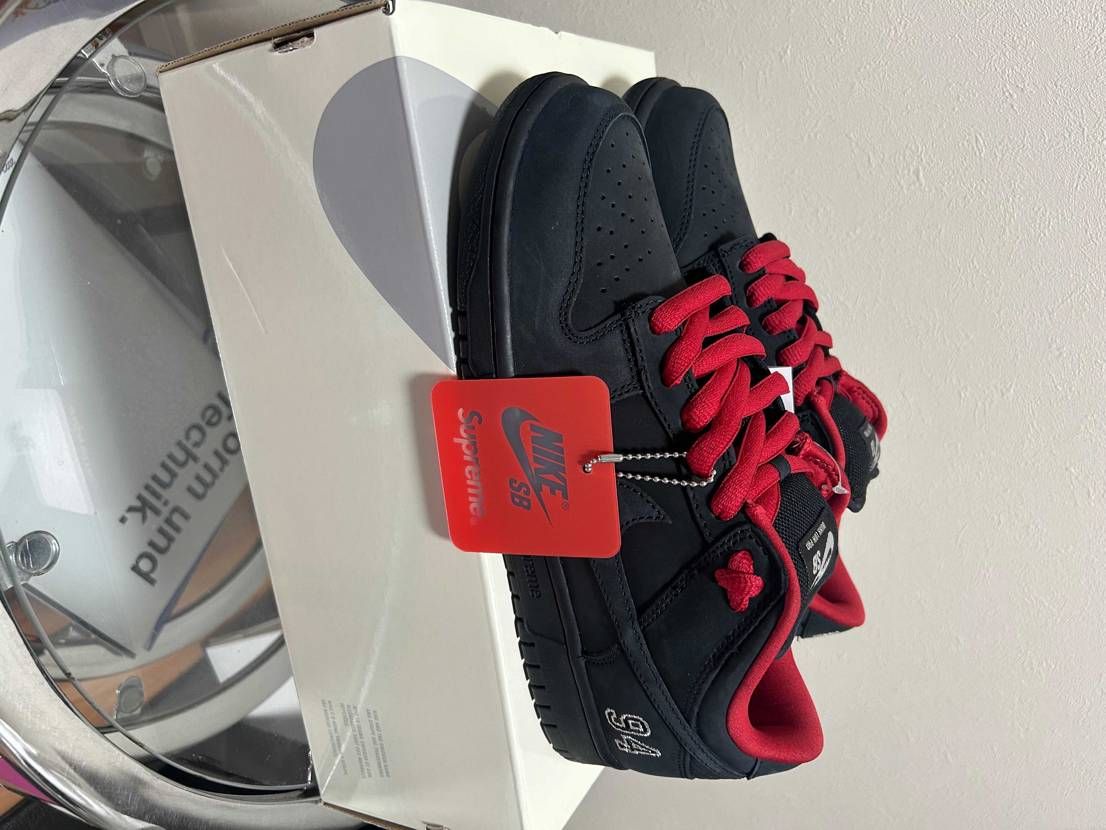 supremeダンク！

店舗で買えて、早速シューレース赤に変更！！

