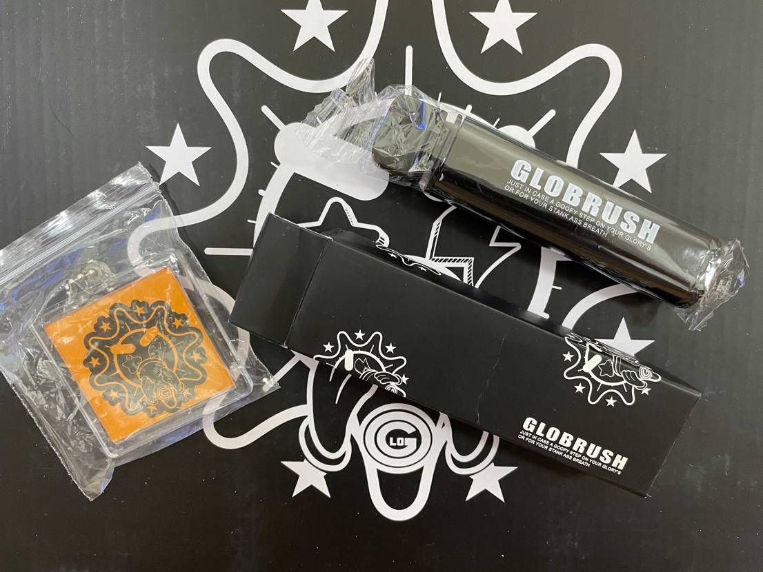 一足ずつ袋に入ってたりと付属品が豪華！
歯ブラシは流石にお