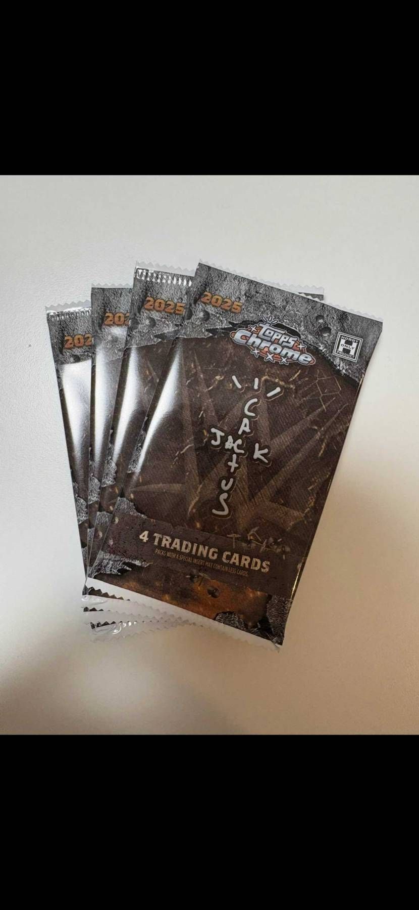 ボックスは手が出ず、パック買い。
4パックだけにしてはいい結果では！？