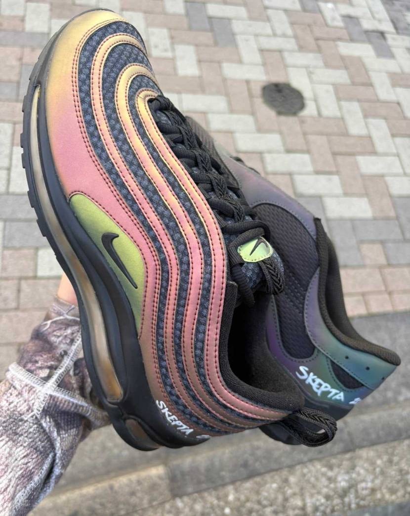 もう契約も切れてるしNIKEは無理かなと思ったけど、
両方とも快くサインしてく