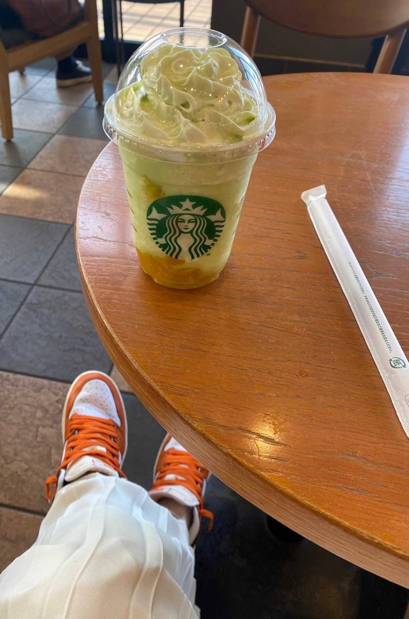 お仕事の帰りにメロメロメロウ🍈🤗
スニーカーは⭐️🐟です✨