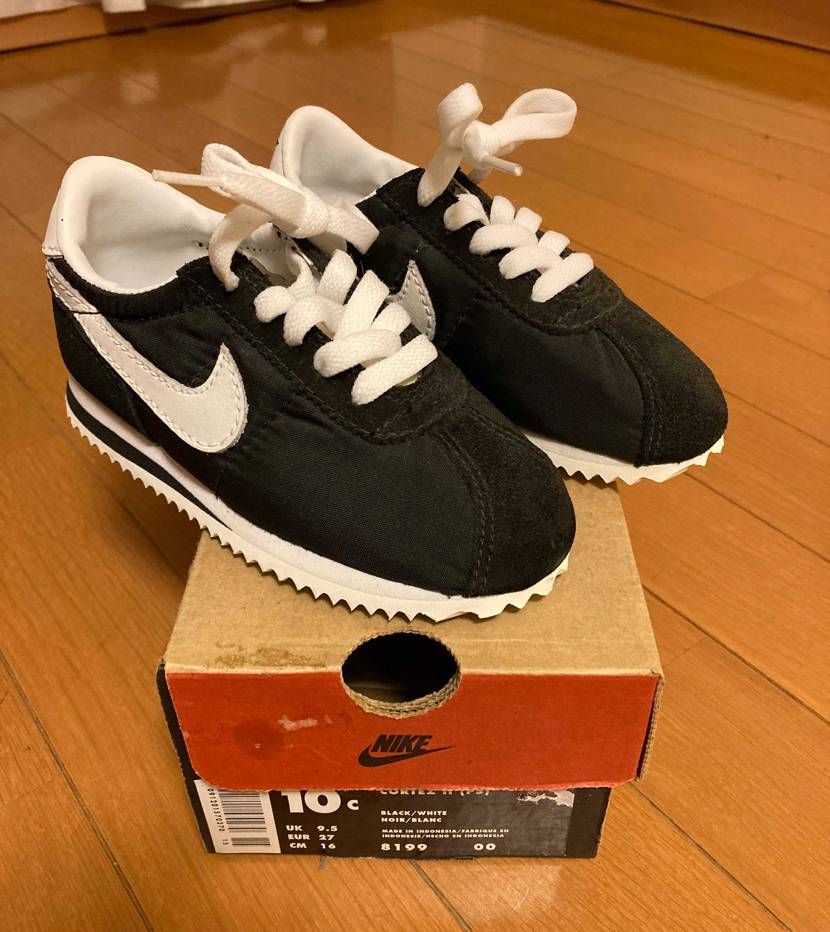 先日、田舎の靴屋で見つけたコルテッツ2
デッドというか売れ残った物ですが息子用