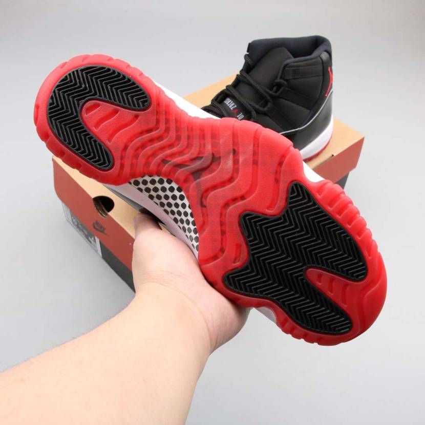 Air Jordan 11 Bred
メンズスニーカー
届き