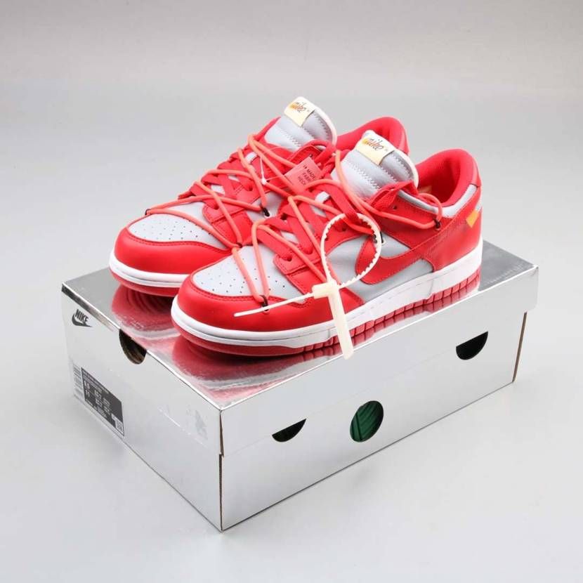 Off-White x Futura x Dunk 
人気スニーカー届きました！