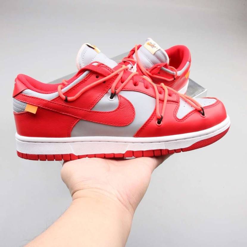 Off-White x Futura x Dunk 
人気ス
