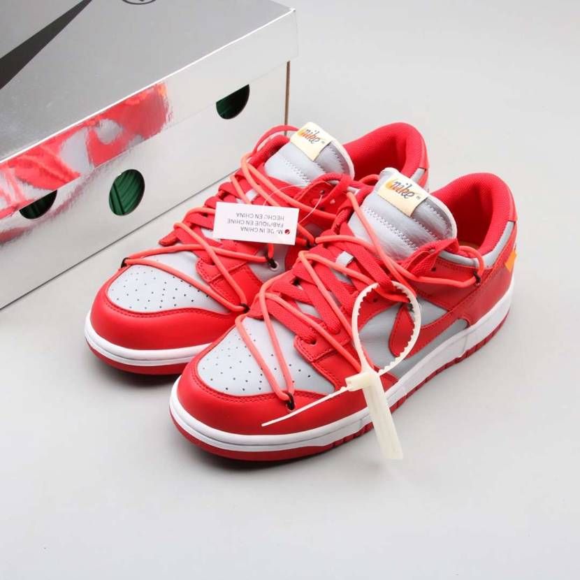 Off-White x Futura x Dunk 
人気ス
