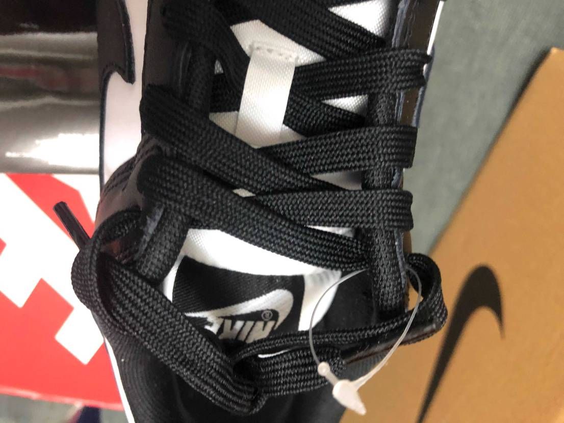 snkrsで当選した物なんですけど、結構ショックでした😅
