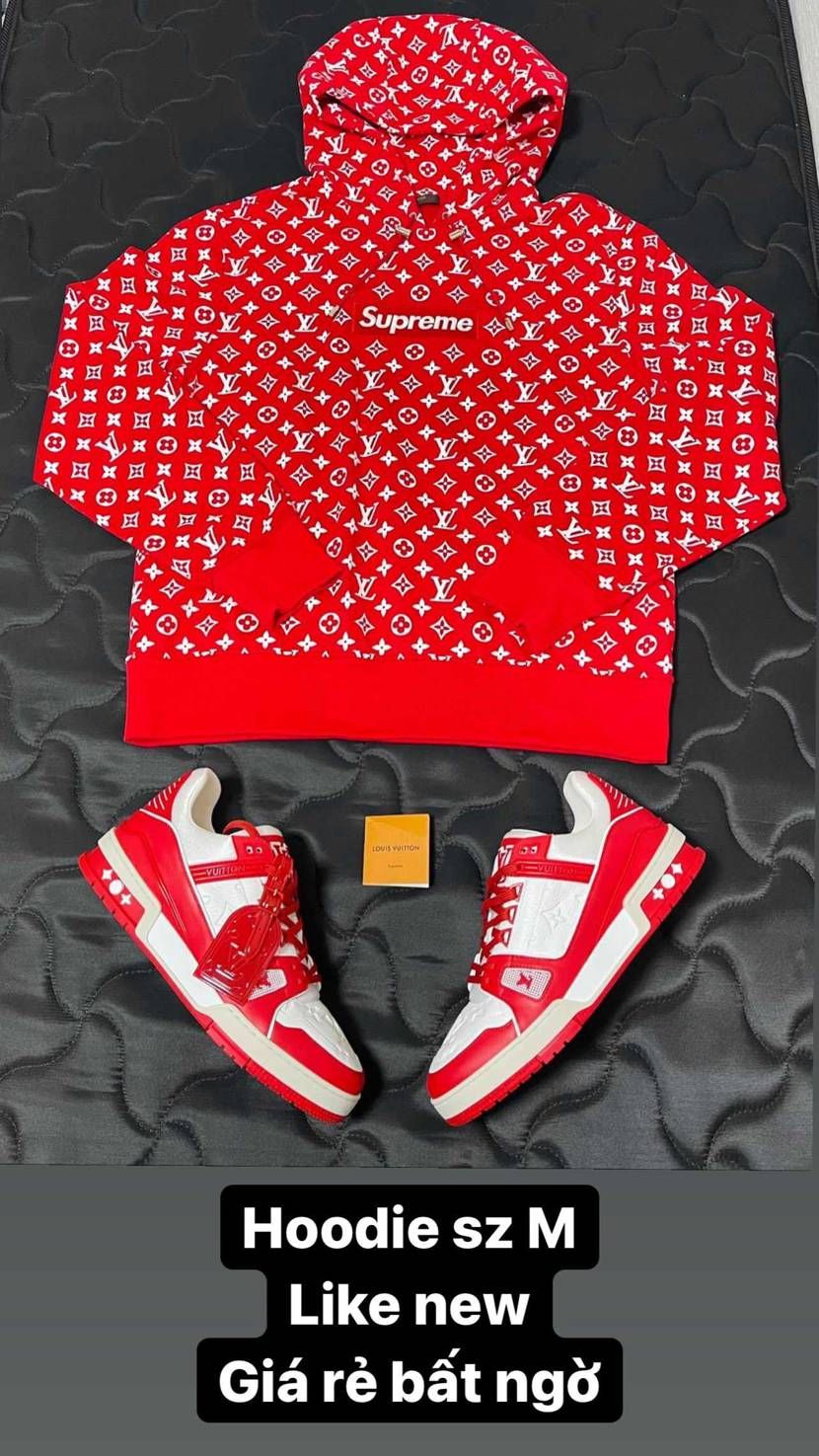 パーカーM
スニーカー　LV8#