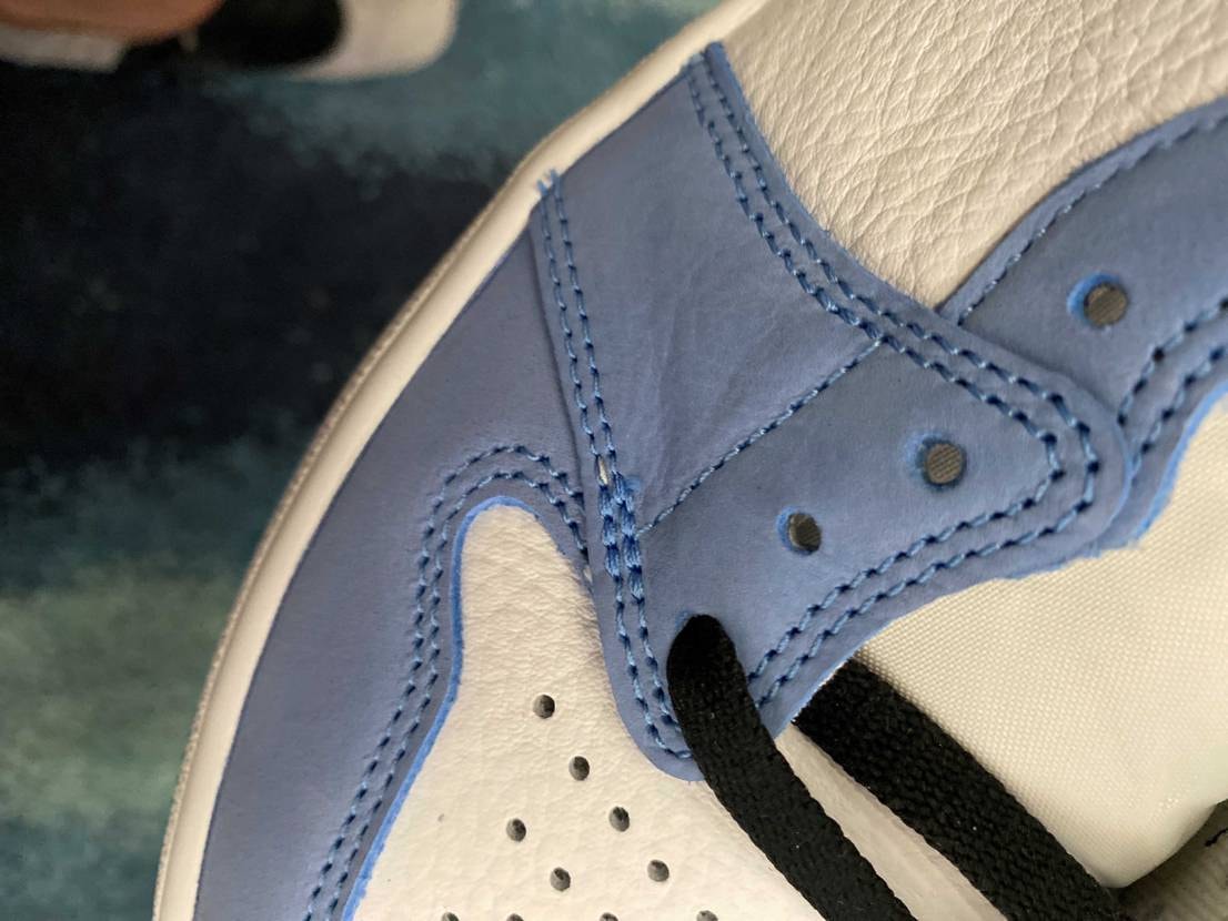 なんか白い縫い糸が一本...気になるけど切るのも怖い
皆さ