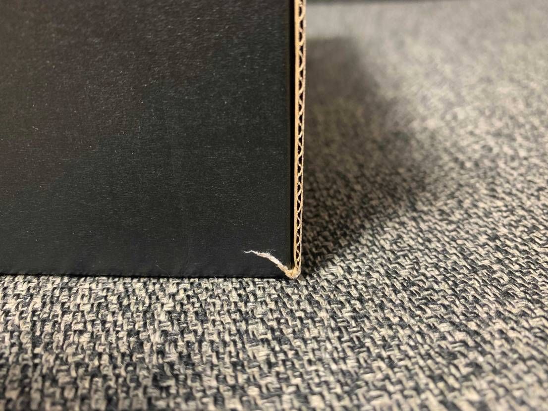 これを売却する場合、BOXダメージの内に入るんでしょうかね？？
端っこのが少し