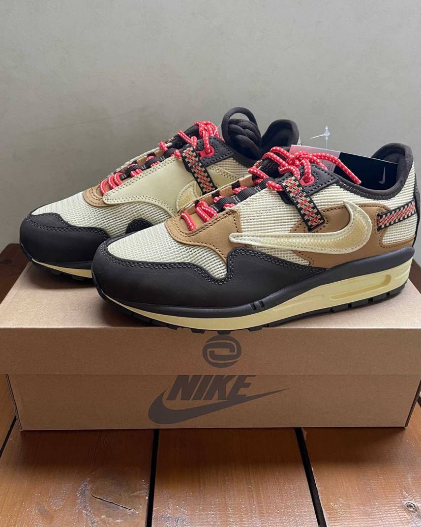 SNKRS当選分到着📦
デニムはもちろん、ベージュのロングスカートにも合わせ