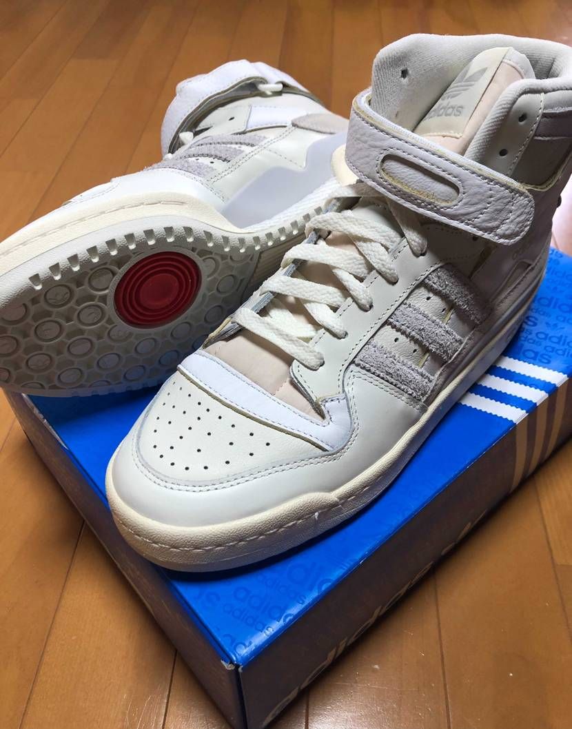 普段ローカットしか履かない自分が久々に買ったハイカット✨