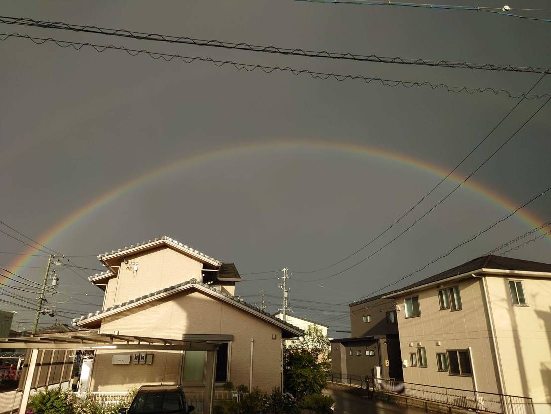 スニーカー全然買えないけど、キレイな虹見れた😌