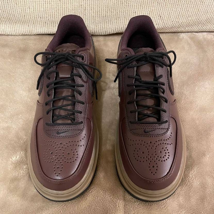 AIR FORCE 1 LOW LUXE “Brown Basalt”
メダリ