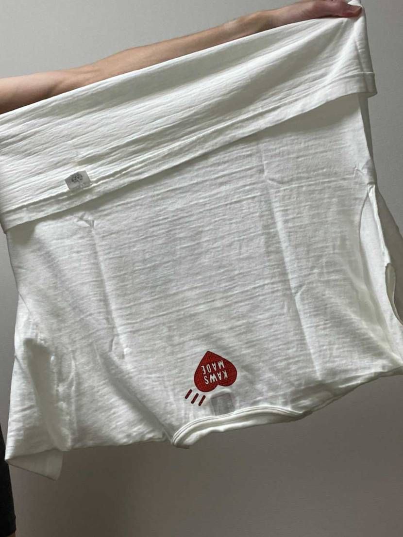 ヒューマンメイド/カウズのコラボTの白カモをスニダンで購入したのですが、タグを確