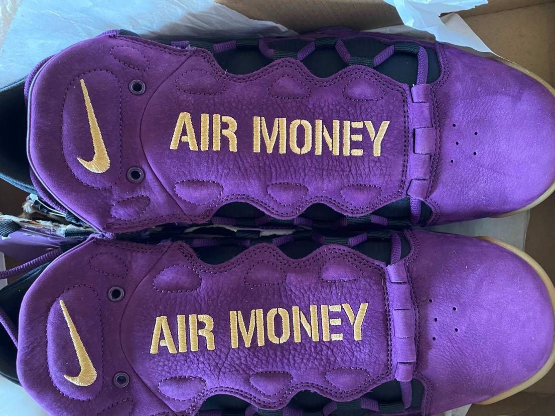 未使用のモアマネー紫をモアテンブラックの中古欄にて出品中……