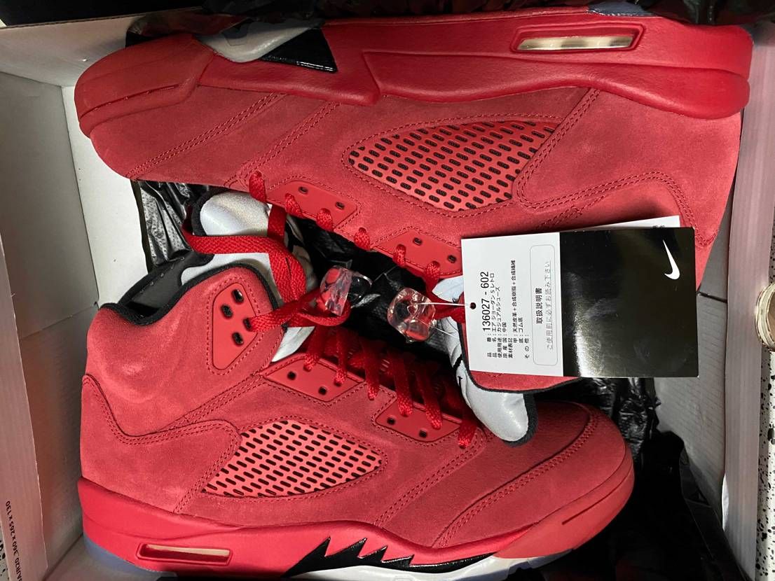 未使用のAJ5レッドスエードを箱の凹みで中古出品中😭