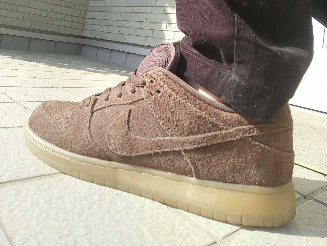 朝晩は冷えてきたのでスニーカーも秋冬用に衣替え
表面もけもけのSB Dunk 