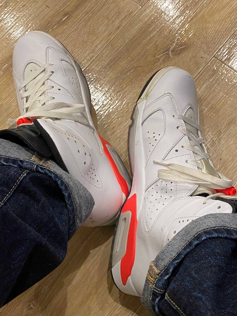 AJ6は初めて見た時に何だこのデザインはと驚いた。
これが今のバッシュかぁと。