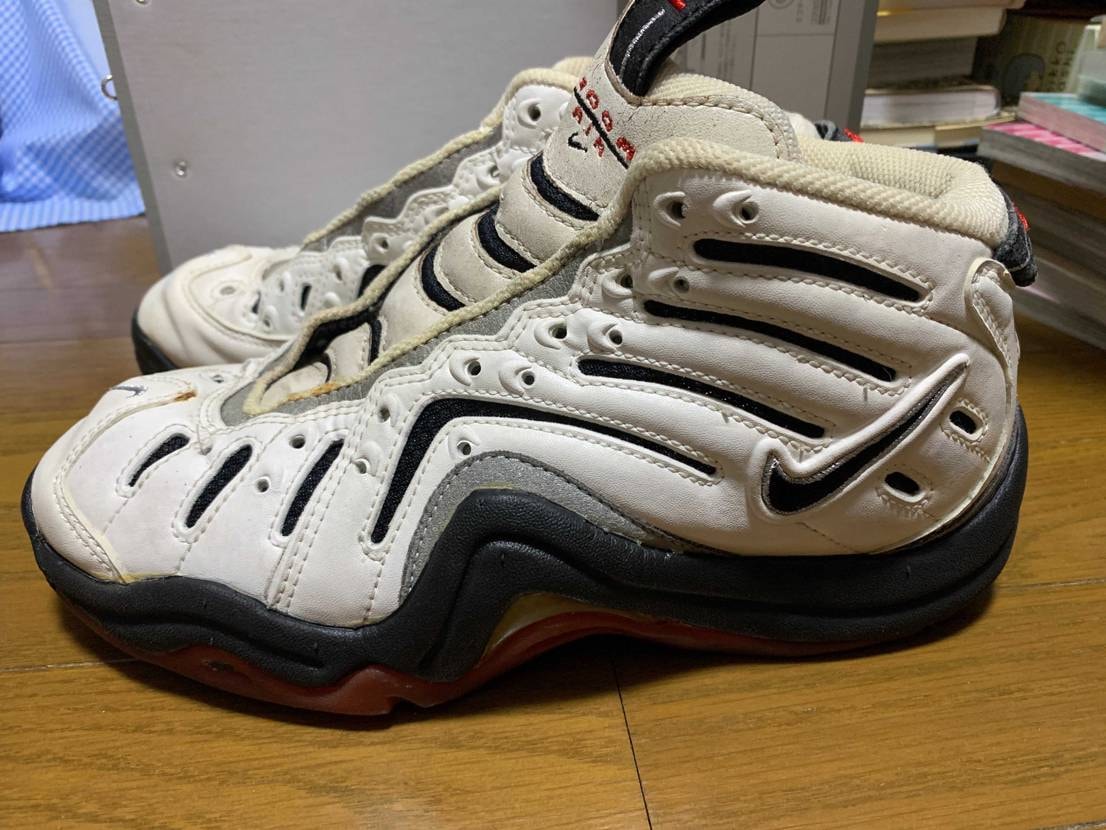 このスニーカーは、NIKEのなんていうスニーカーか分かる方教