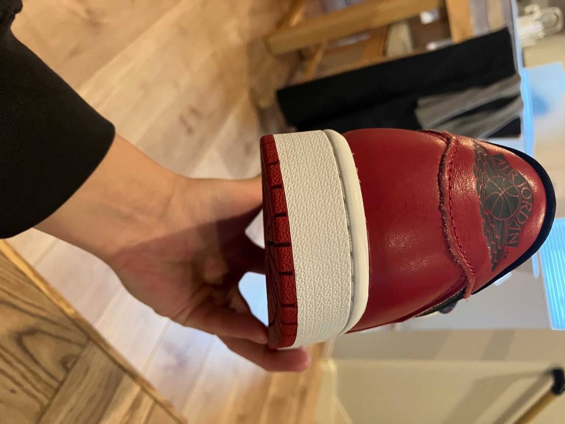 アトモスから到着。ナイキクオリティ　右足アッパーとアウトソー