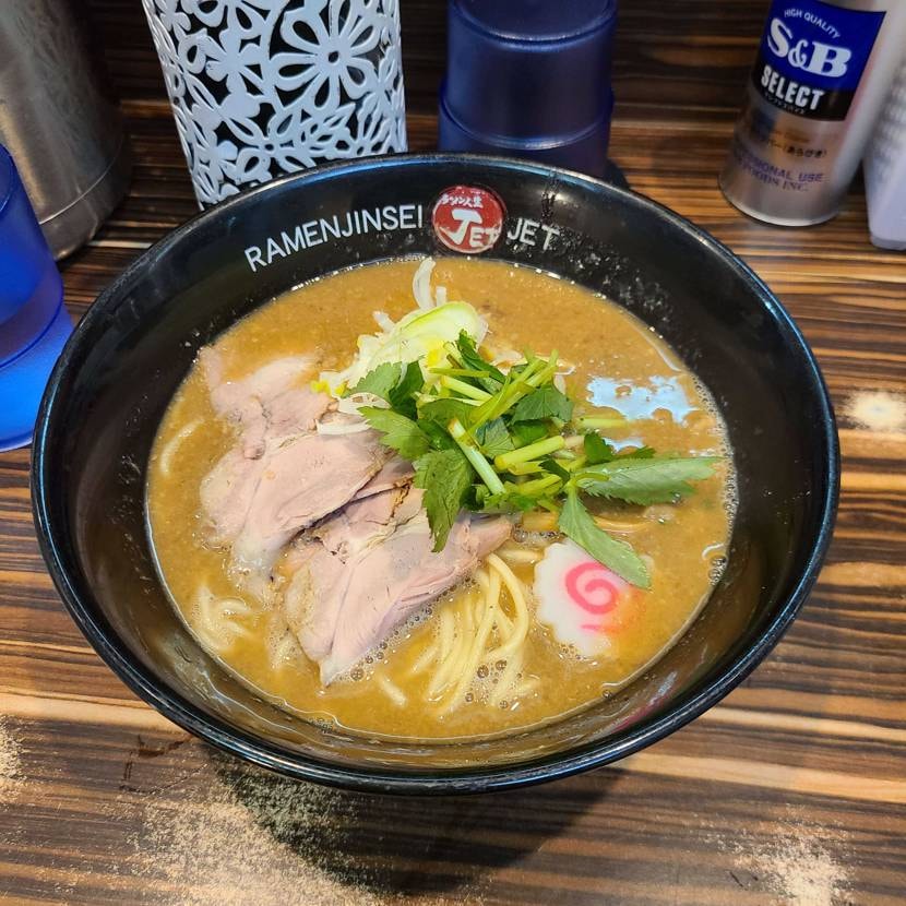 歩き疲れたので適当なホテルにチェックイン❗　風呂入ってまた飯