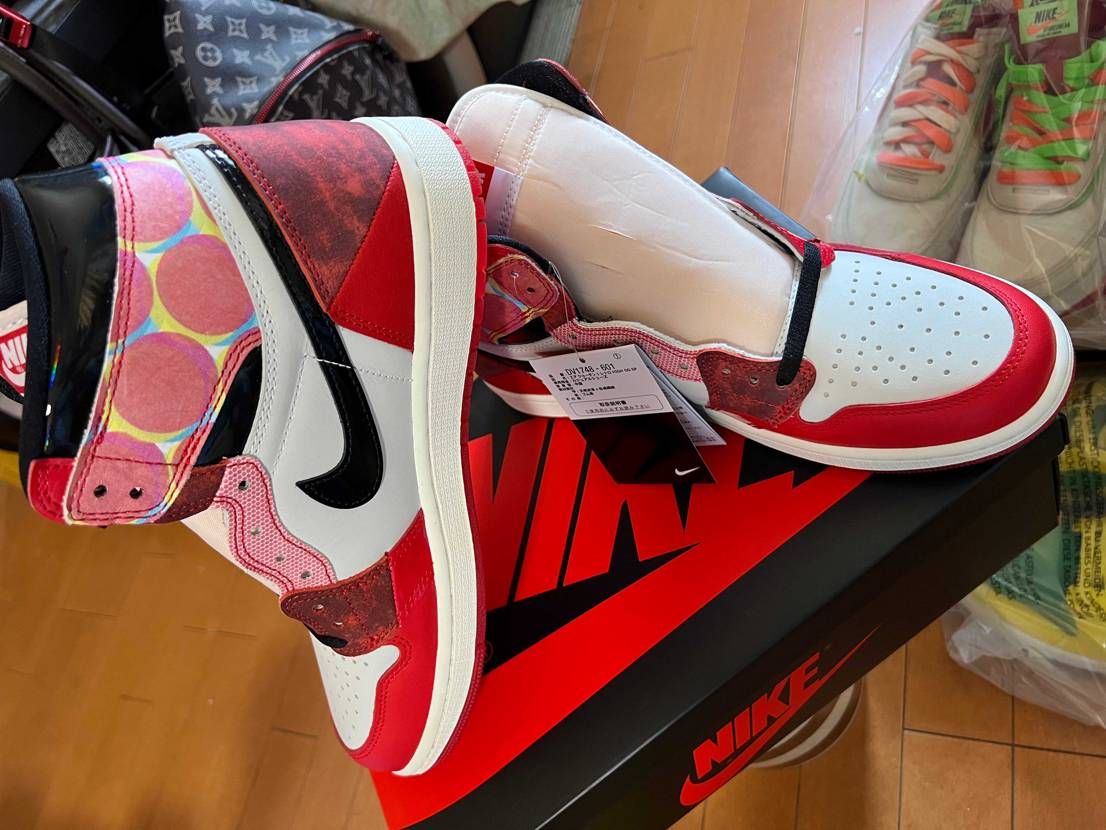 数ヶ月振りに投稿‼️
スニーカー買うのやめなきゃ‼️って思