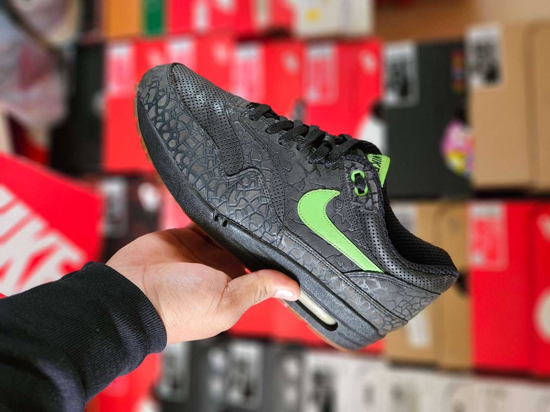 ゲルライトが去れば後は今月のド本命のHUF！
これは履けませんが、自分を鼓舞し