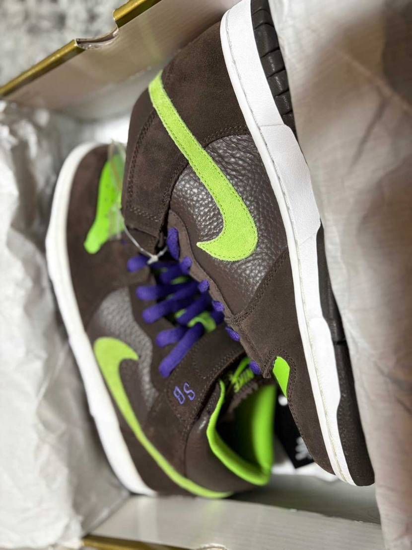 本日は、よく行く地元のスニーカーショップで中々の珍品に出会い