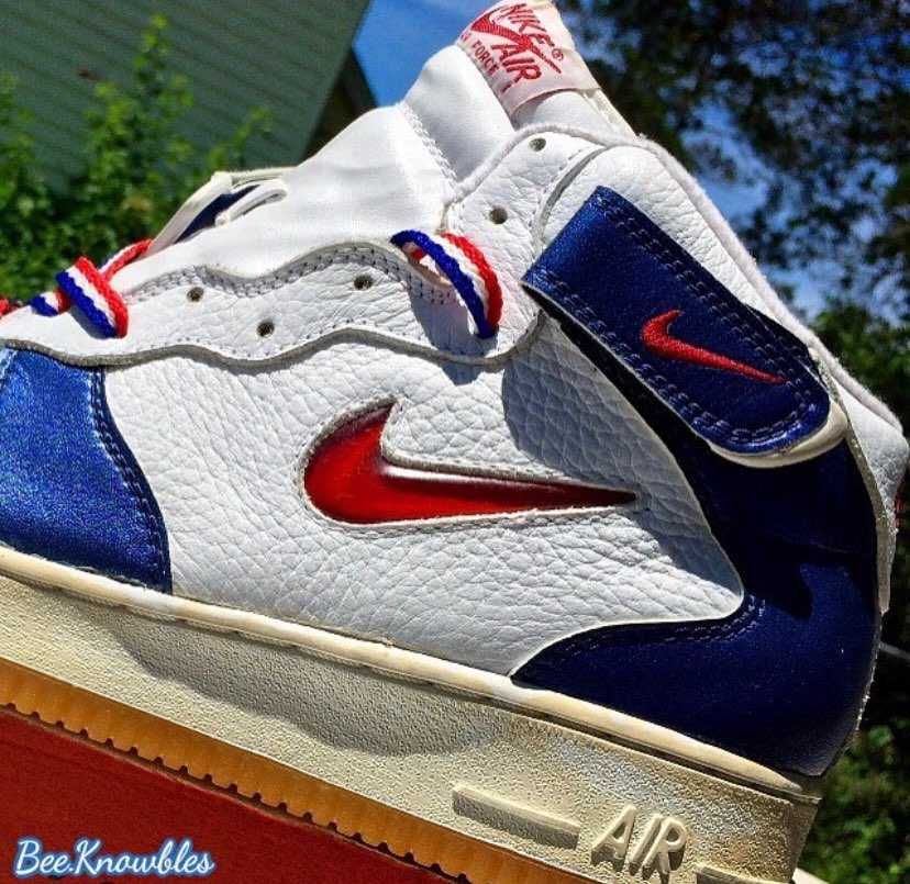 今ジュエルスウッシュのAF1探しているので譲ってくれるって方は連絡ください！写真