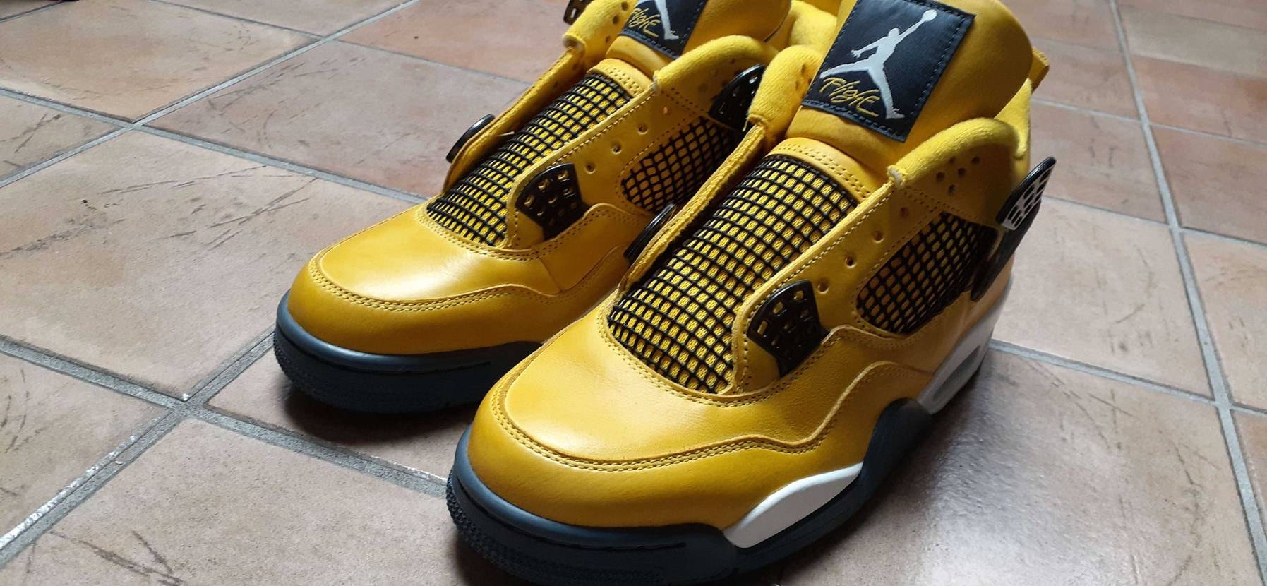 深いイエローにしたくて
レザーワックスやってみた❗