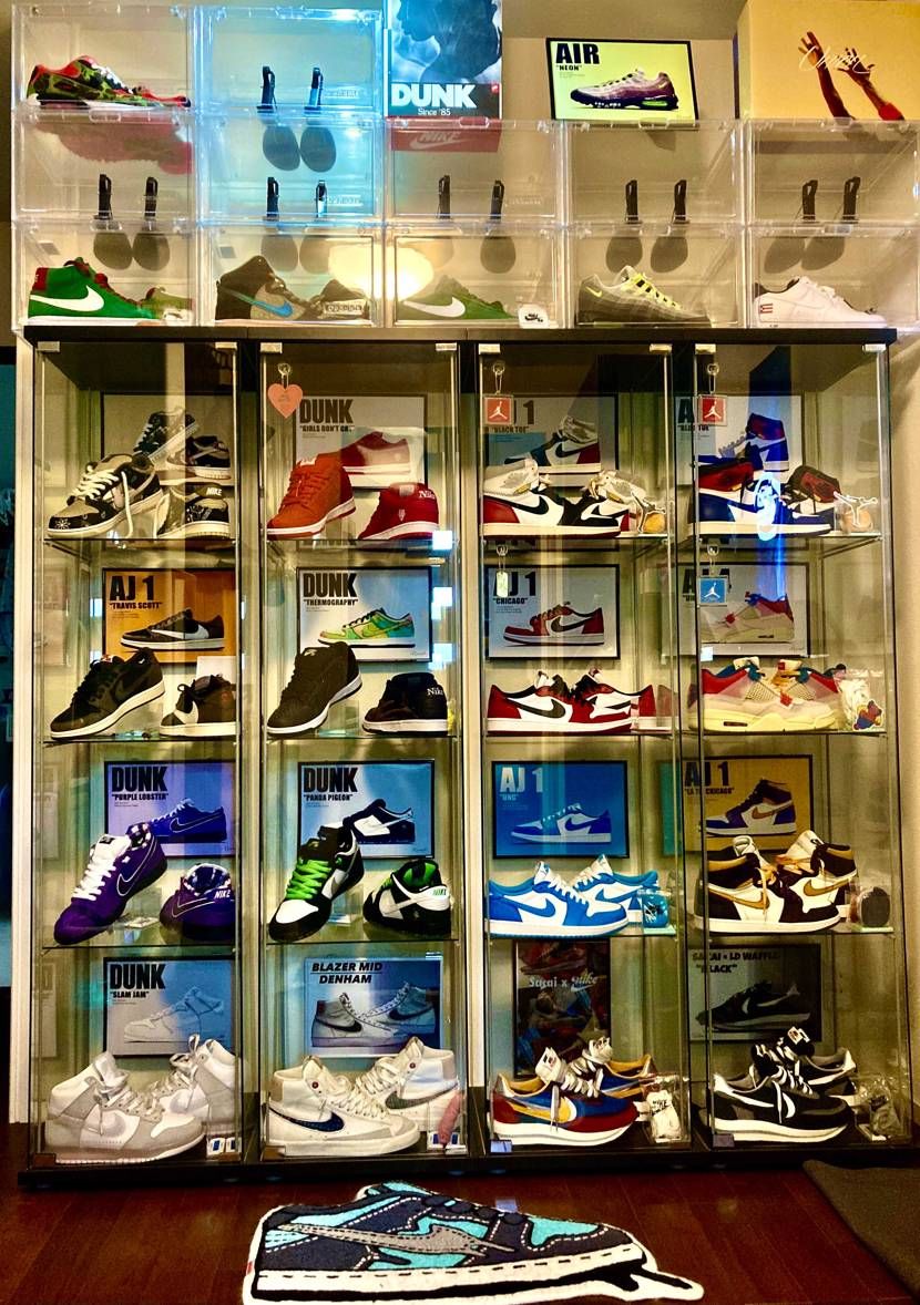 断捨離して、AJ1 OG LOW2足をディスプレイ！
ここで酒飲むのが最近の日