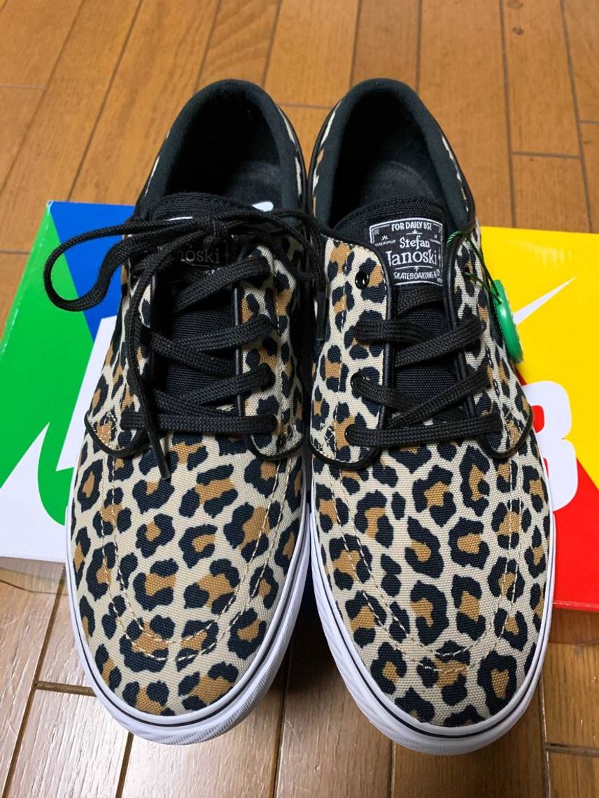 どうしても欲しかったので初めて❎にて購入。
コミコミで13000円位でした。