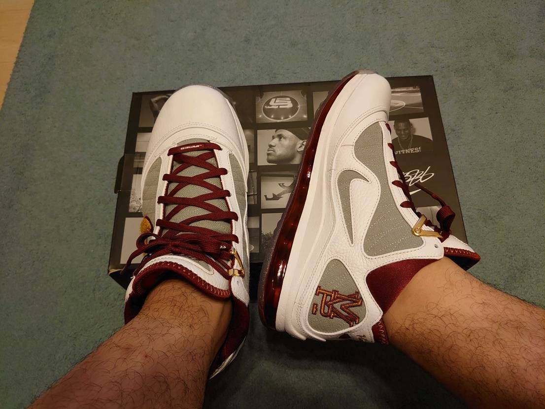 レブロン7カッコいい～。家族には、また靴かよと言われたが、これは自分top3に入