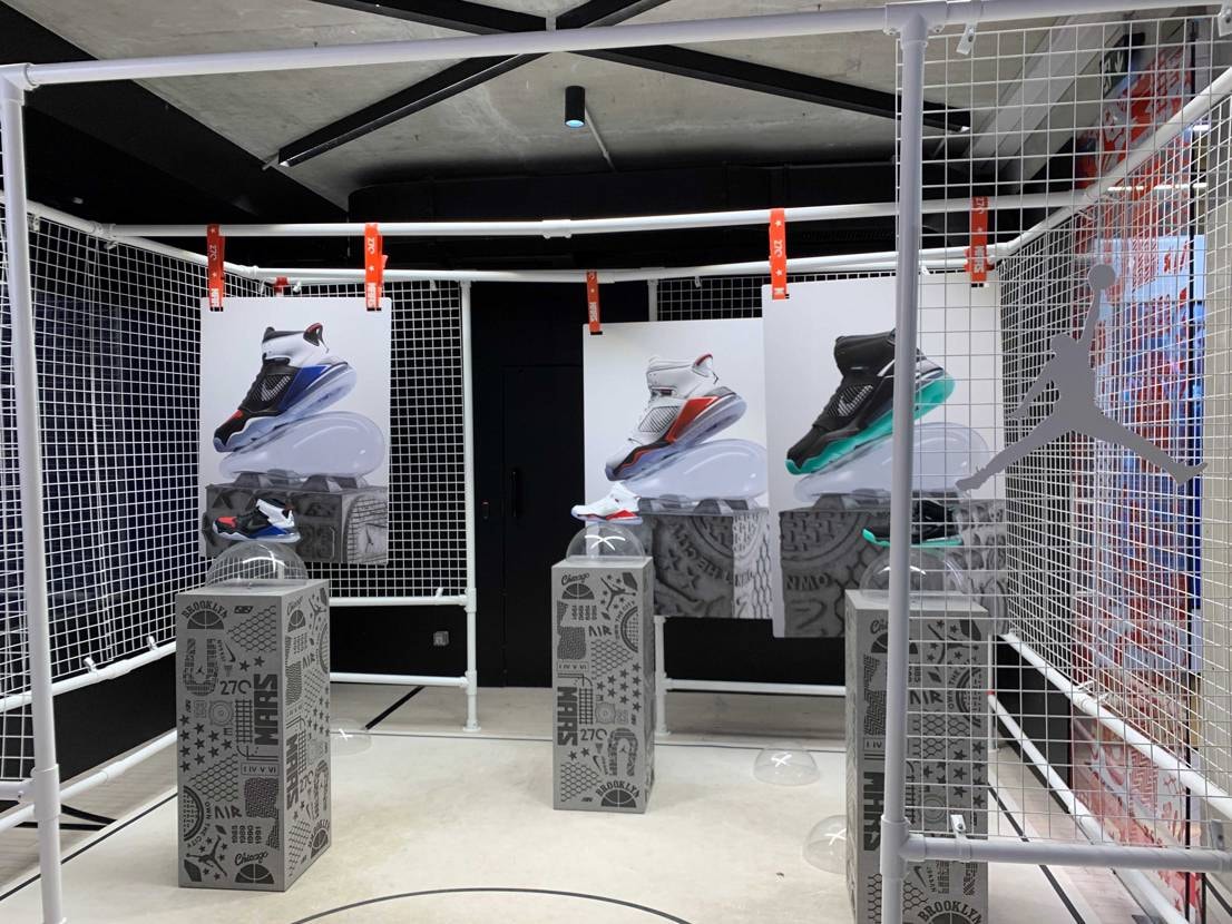 パリに旅行中です。JORDANの専門店に来てみました。
a
