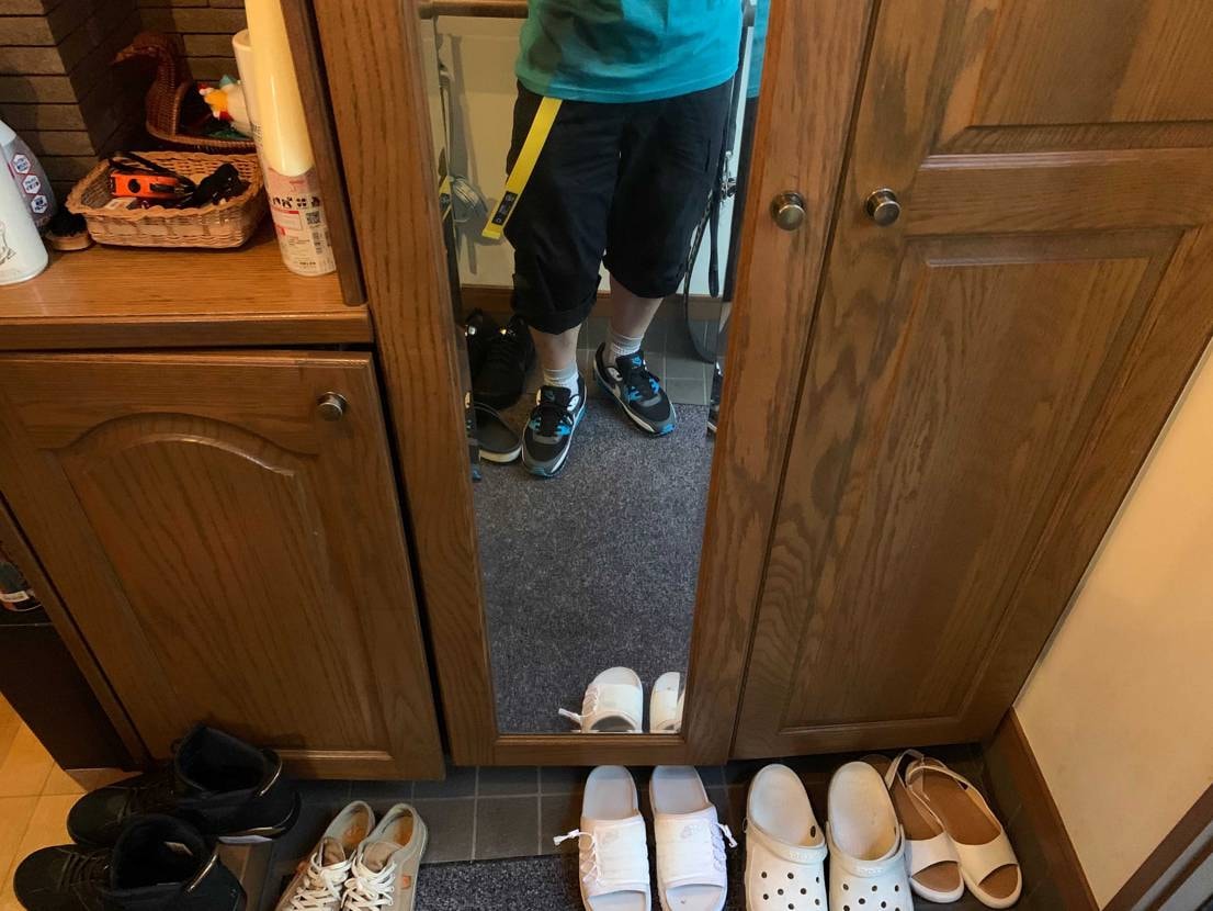 今日は都知事選挙投票日。適当にシャツとパンツ選んで90履いた