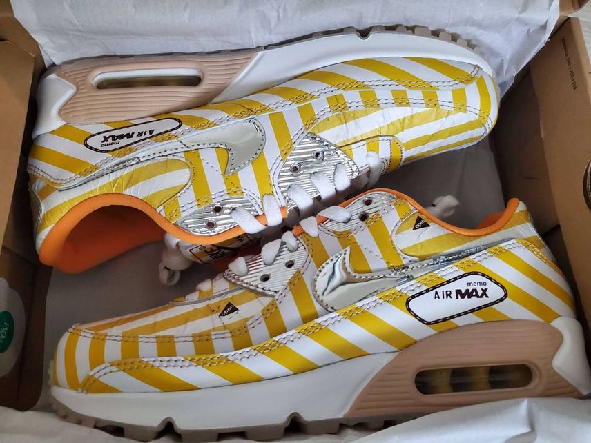 今Sneakersnstuffから届いた🎵
剥がれるタイプ
今初めて知った