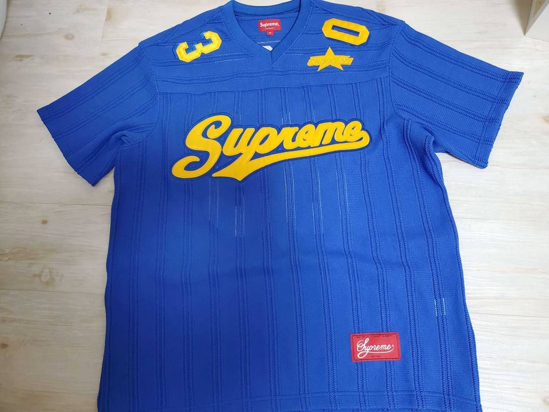 Supreme
Tシャツ
