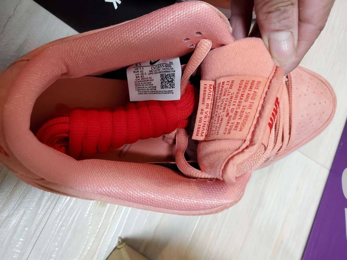 NIKE SB DUNK LOW "PINK PIG"
SN