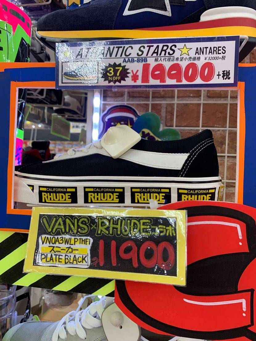VANS×RHUDE
新品の黒でこのお値段はさすがです。
かっこいい！！