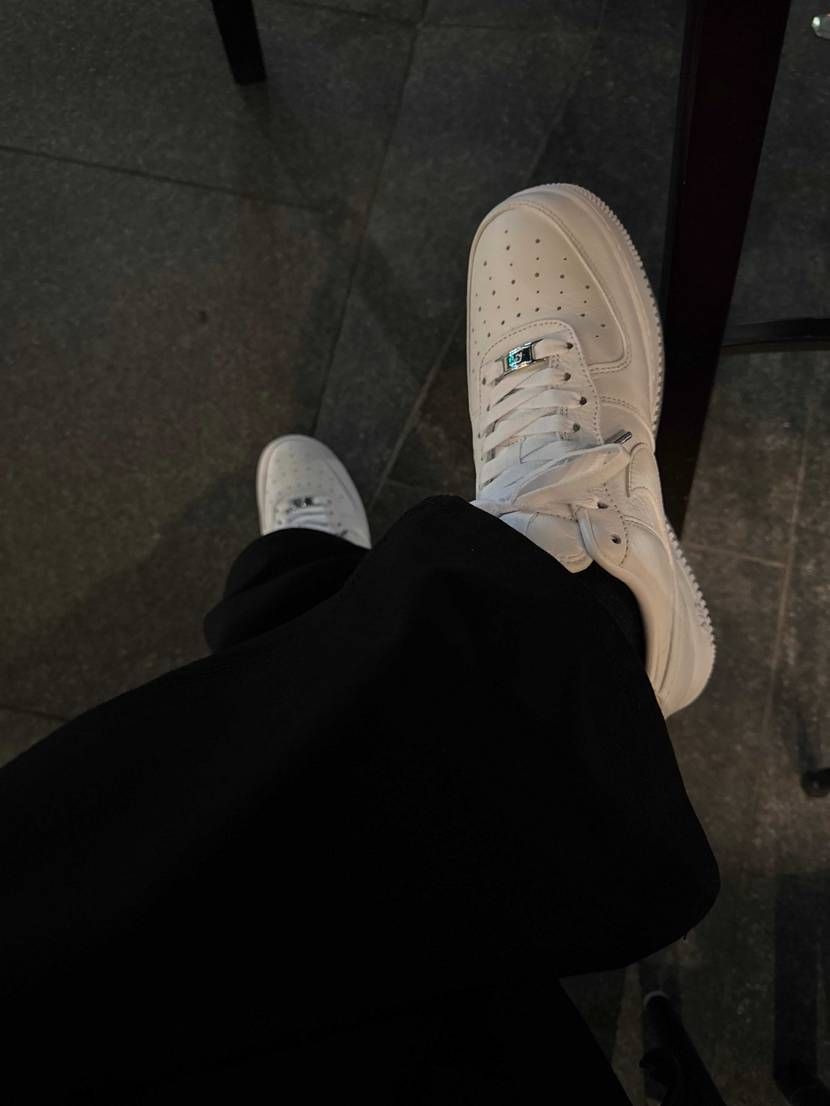 久々に真っ白なAF1履いたなー。