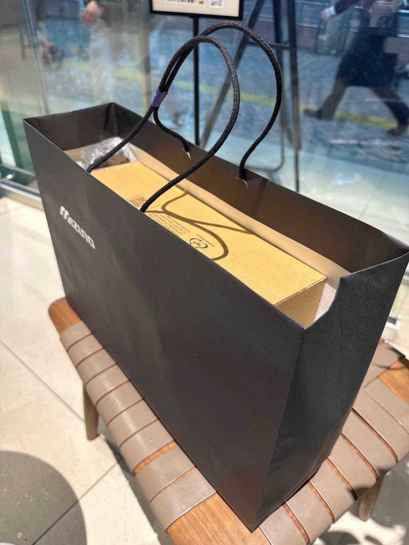 人生初MIZUNOを渋谷パルコ店にて購入。
ノベルティで折り畳み傘くれました☂