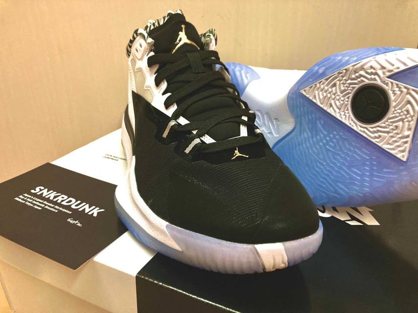 zion1を買いました。バッシュとして履きやすくカッコイイです。とても快適でいい