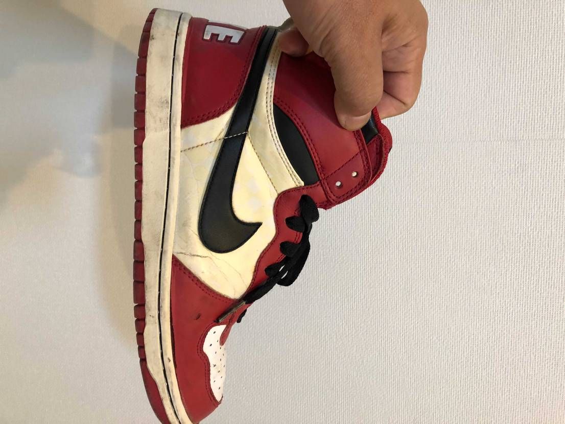 このNIKEの靴は何ですか？